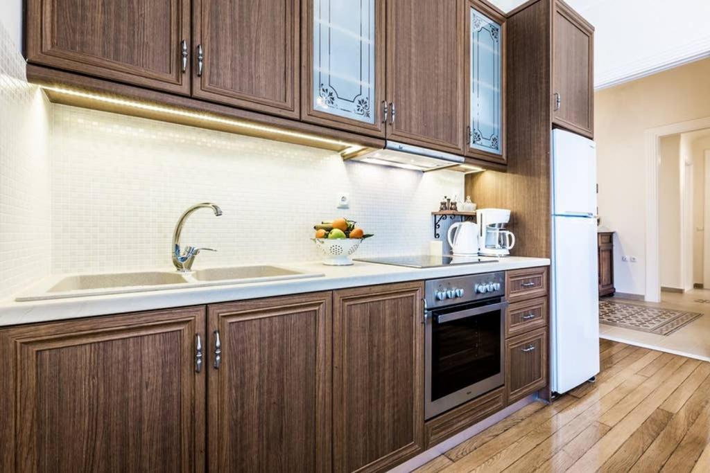 Neoclassical With 3 Bedrooms In *