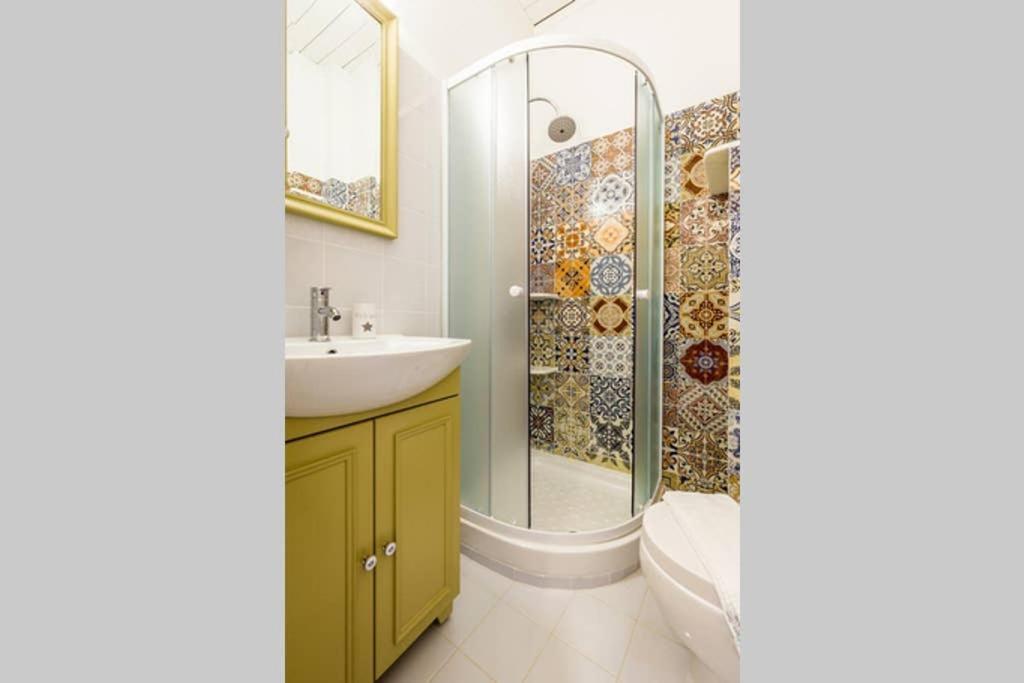 Neoclassical With 3 Bedrooms In Apartmán *