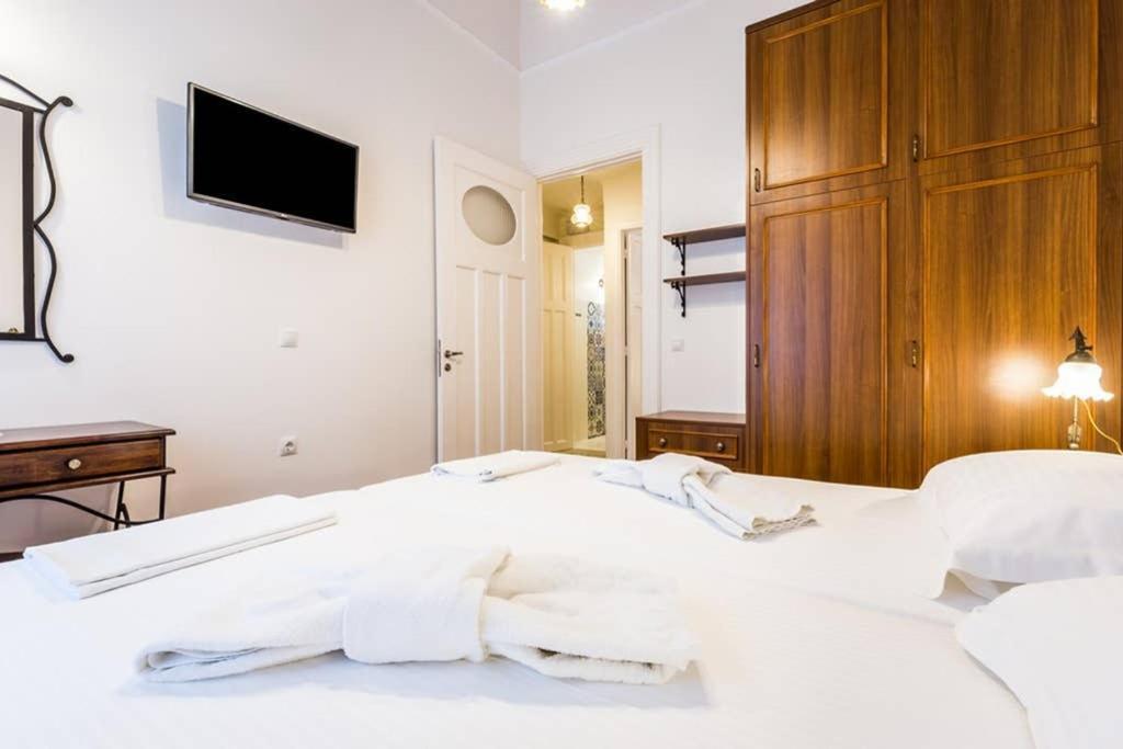 Neoclassical With 3 Bedrooms In Apartmán *