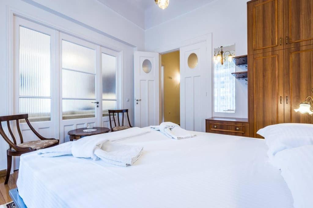 Neoclassical With 3 Bedrooms In Pireus